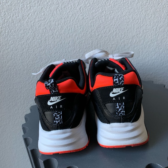 $65🔥Nike black & pink shoes 7Y or 40 - Picture 4 of 6